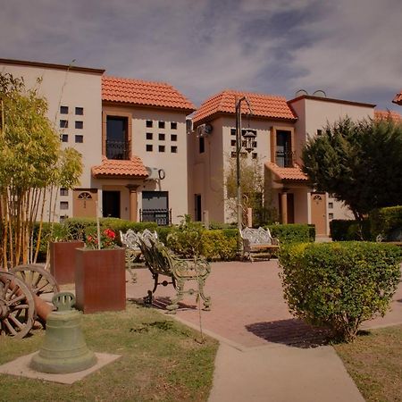 Suites Cervantes Чиуауа Экстерьер фото