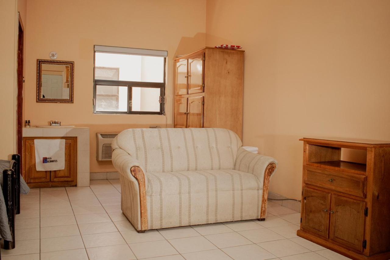 Suites Cervantes Чиуауа Экстерьер фото