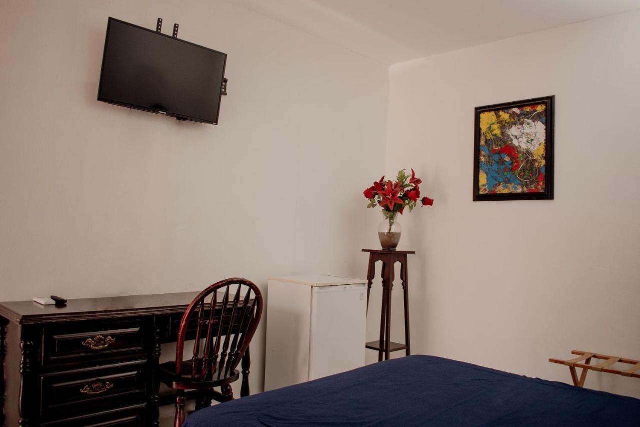 Suites Cervantes Чиуауа Экстерьер фото