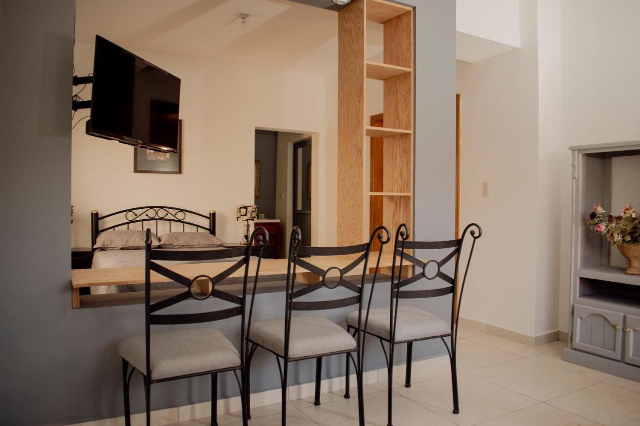 Suites Cervantes Чиуауа Экстерьер фото