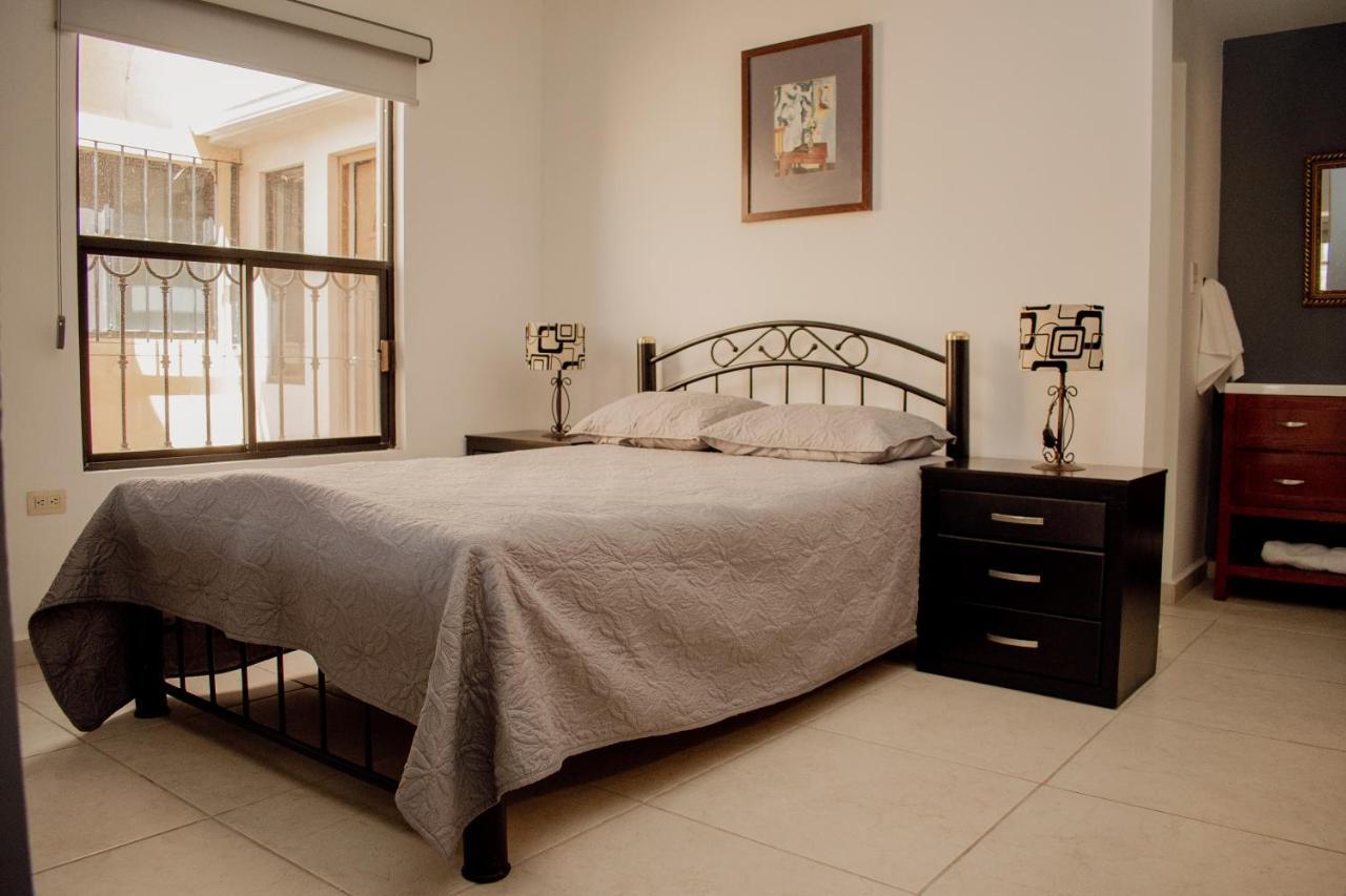 Suites Cervantes Чиуауа Экстерьер фото