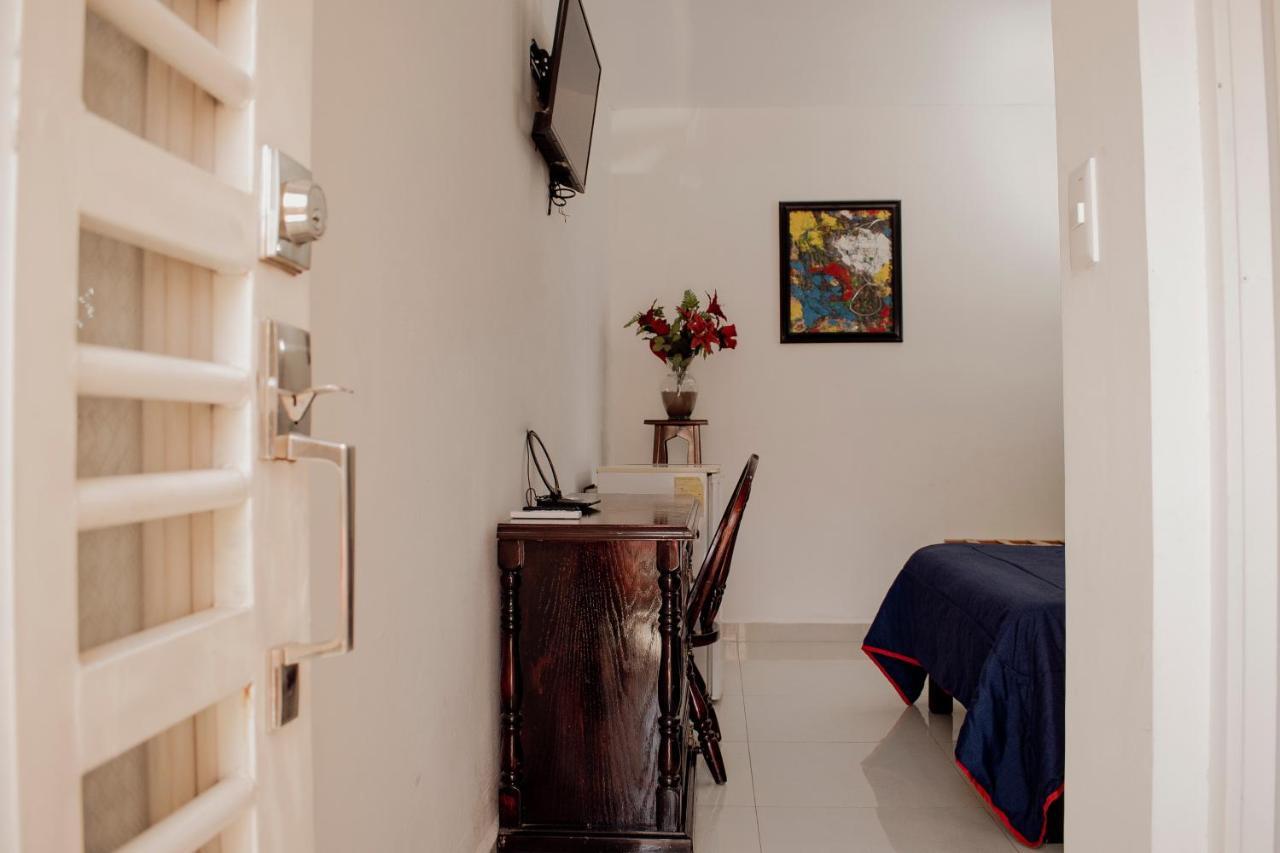 Suites Cervantes Чиуауа Экстерьер фото