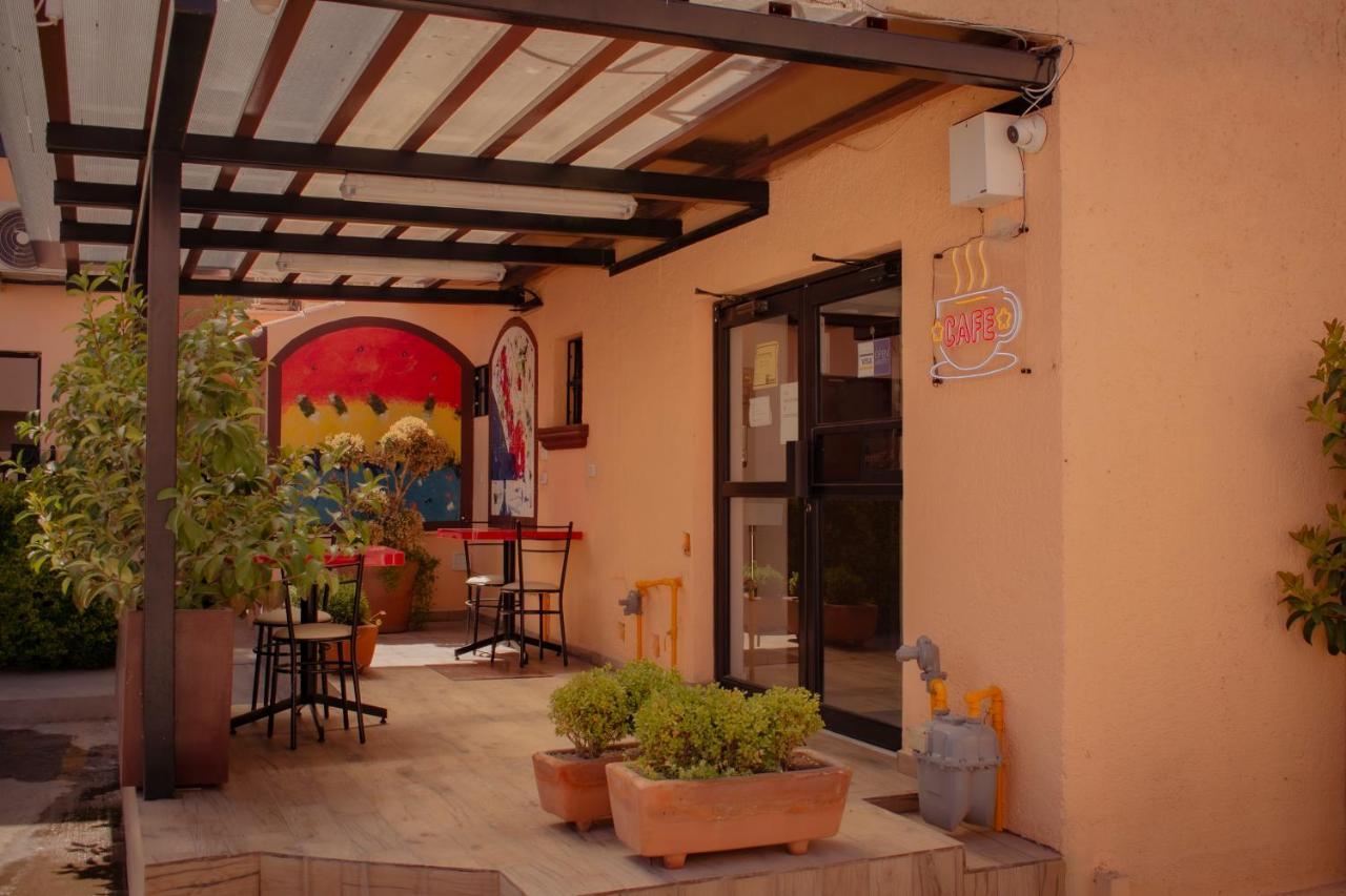 Suites Cervantes Чиуауа Экстерьер фото