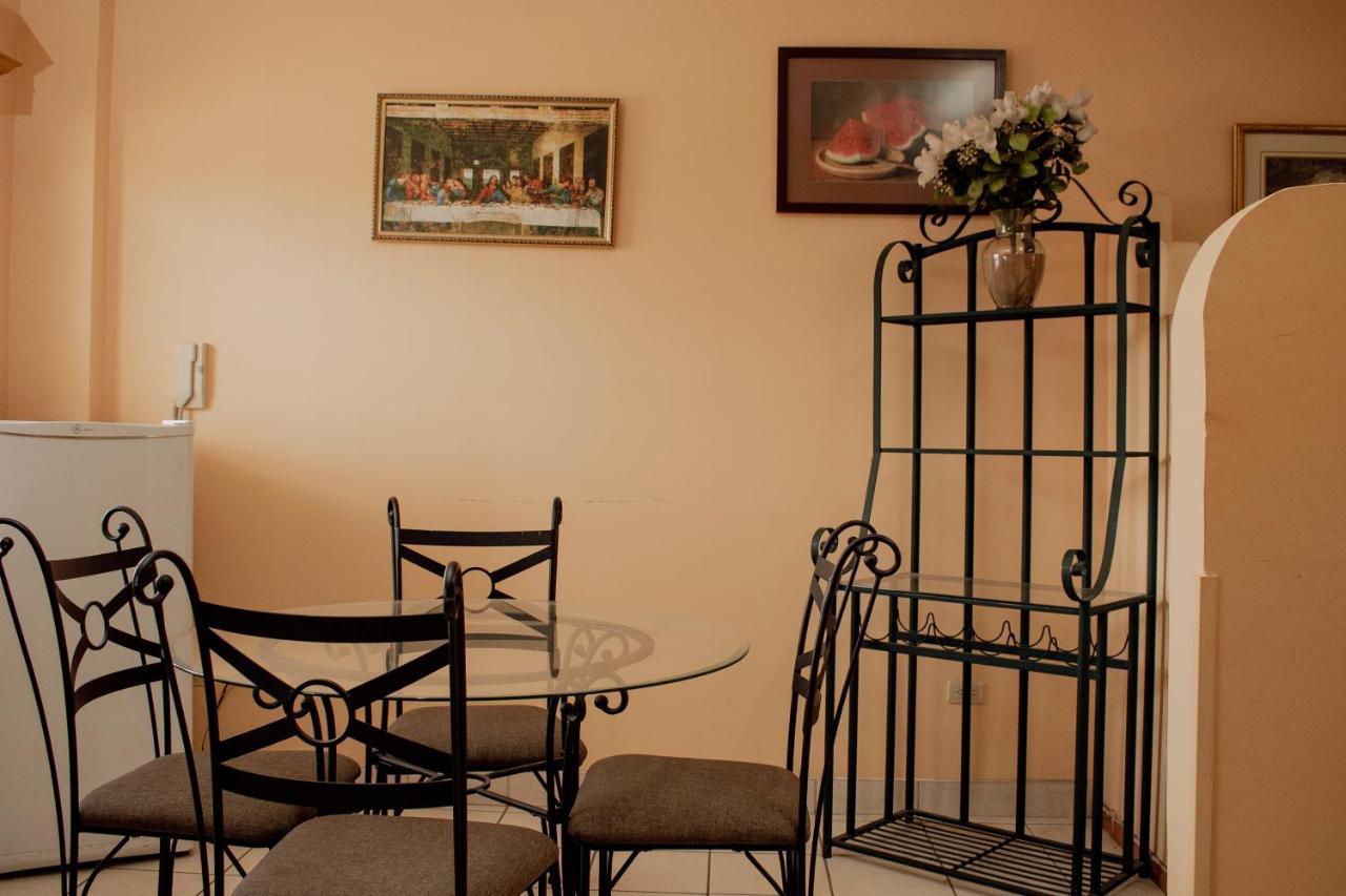 Suites Cervantes Чиуауа Экстерьер фото