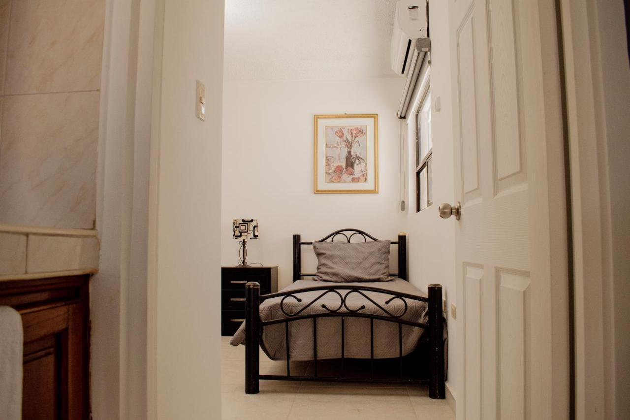 Suites Cervantes Чиуауа Экстерьер фото