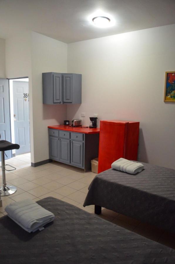 Suites Cervantes Чиуауа Экстерьер фото